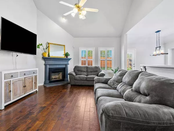 5804 Brookside Drive, Denton, TX 76226