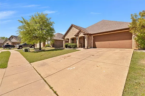 15 Bluebird Lane, Sanger, TX 76266