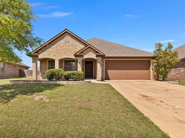 15 Bluebird Lane, Sanger, TX 76266