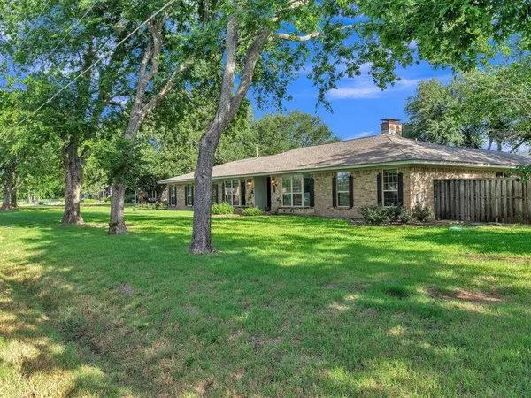 7 Hickory Street, Hickory Creek, TX 75065