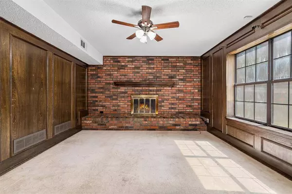 2214 Parkside Drive, Denton, TX 76201