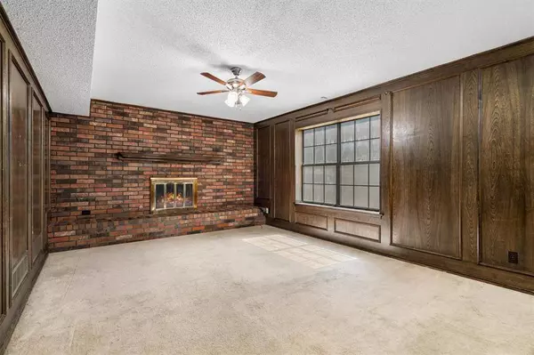 2214 Parkside Drive, Denton, TX 76201