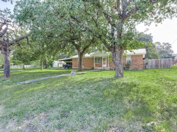 500 S Hovey Street, Chico, TX 76431