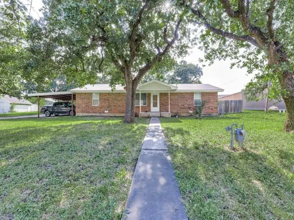 500 S Hovey Street, Chico, TX 76431