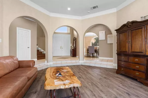 420 Rolling Oaks Ridge, Cedar Hill, TX 75104