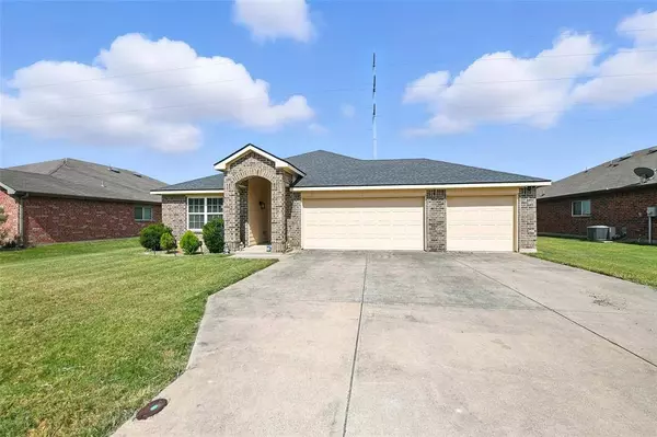 328 Broken Bow, Krum, TX 76249