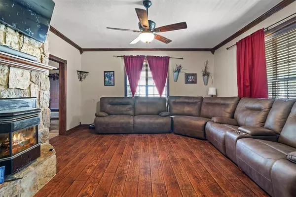 801 E Main Street, Tioga, TX 76271