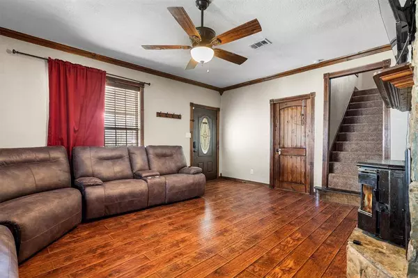 801 E Main Street, Tioga, TX 76271