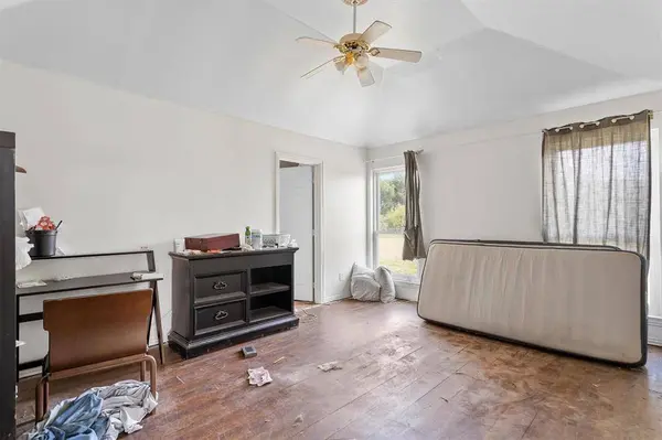 1937 E Spring Creek Road, Gainesville, TX 76240