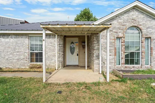 1937 E Spring Creek Road, Gainesville, TX 76240