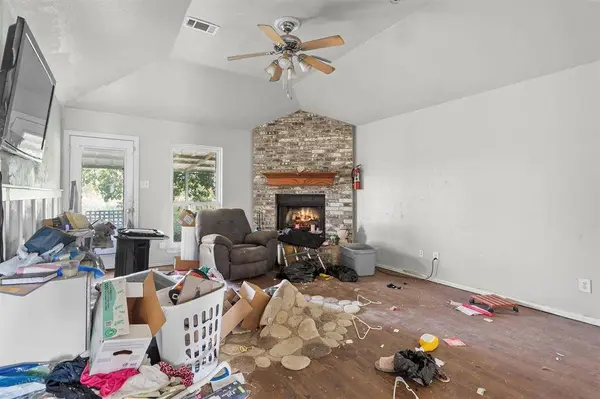 1937 E Spring Creek Road, Gainesville, TX 76240