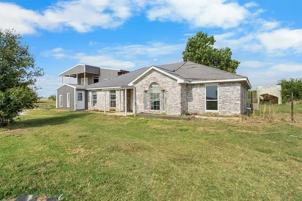 1937 E Spring Creek Road, Gainesville, TX 76240