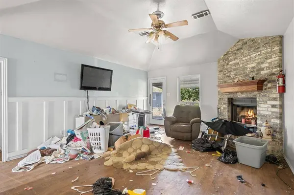 1937 E Spring Creek Road, Gainesville, TX 76240