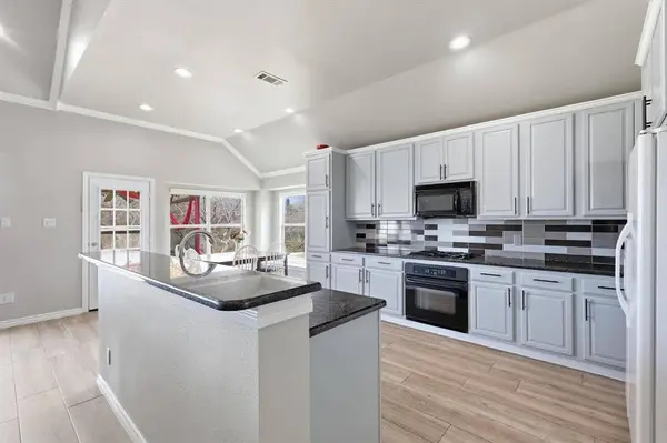 3825 Island Court, Carrollton, TX 75007