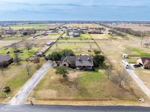 6210 Deer Run Road, Sanger, TX 76266