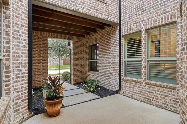 3863 Guinn Gate Drive, Frisco, TX 75034