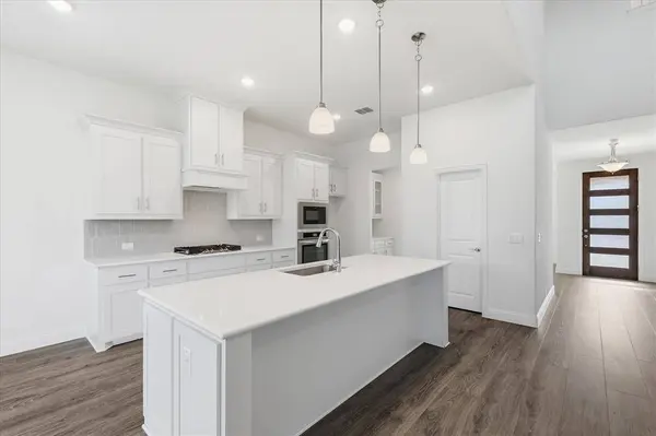 208 Lakewood Lane, Ponder, TX 76259