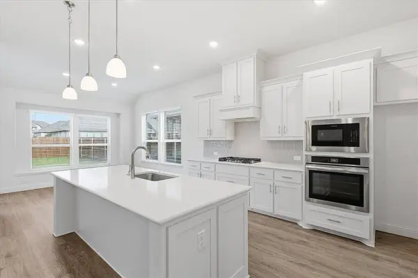 208 Lakewood Lane, Ponder, TX 76259