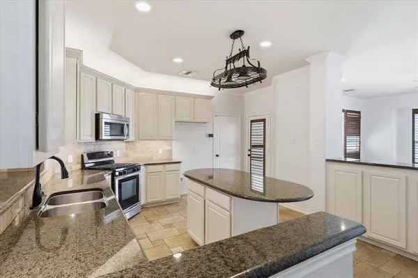 1418 Sea Pines Drive, Savannah, TX 76227