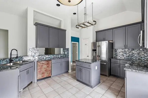800 Tablerock Way, Lewisville, TX 75077