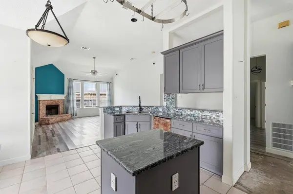 800 Tablerock Way, Lewisville, TX 75077