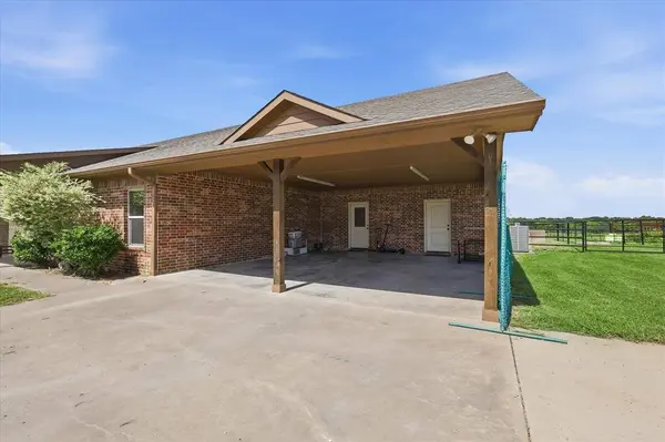 169 Sears Road, Bells, TX 75414