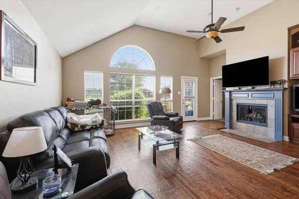 4432 Spanish Oak Circle, Corinth, TX 76208