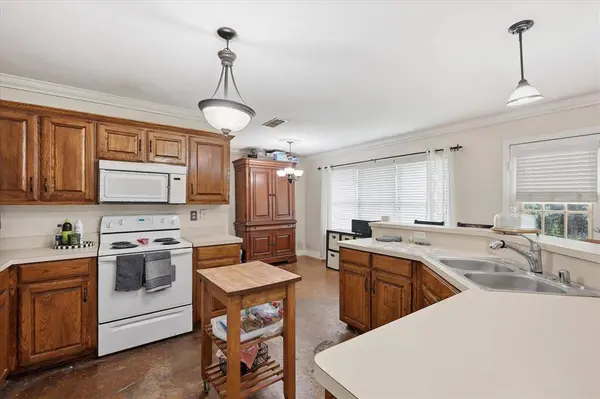 5002 Bayberry Drive, Arlington, TX 76017