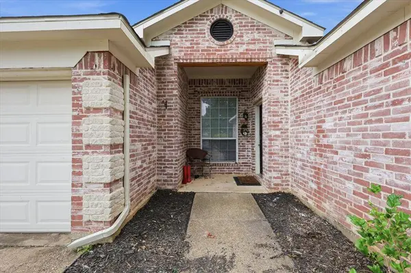 5002 Bayberry Drive, Arlington, TX 76017