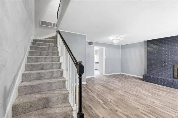 981 Chateau Valee Circle, Bedford, TX 76022