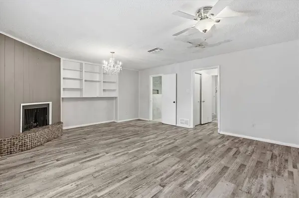 981 Chateau Valee Circle, Bedford, TX 76022
