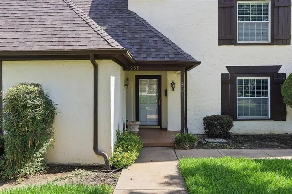 981 Chateau Valee Circle