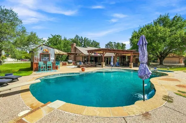 11513 Ridgeview Circle, Fort Worth, TX 76244