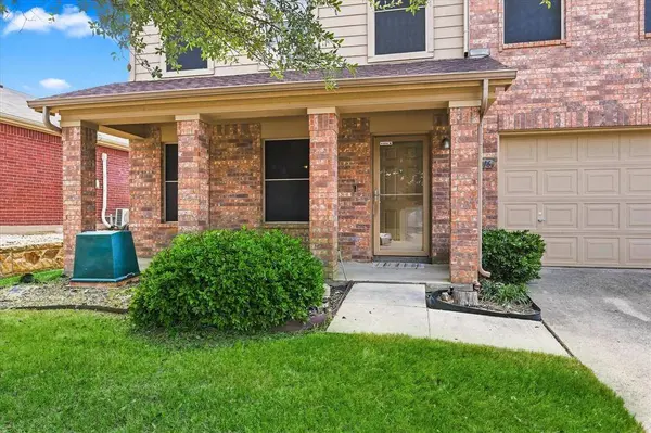 8816 Chisholm Trail, Cross Roads, TX 76227
