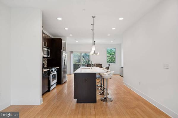 914 N FRONT ST, Philadelphia, PA 19123