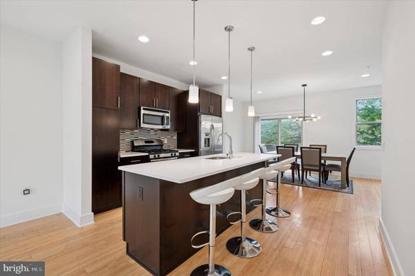 914 N FRONT ST, Philadelphia, PA 19123