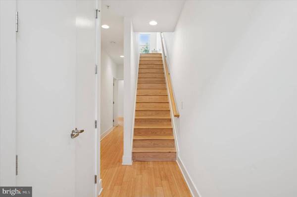 914 N FRONT ST, Philadelphia, PA 19123