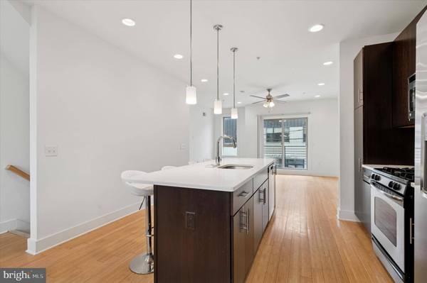 914 N FRONT ST, Philadelphia, PA 19123