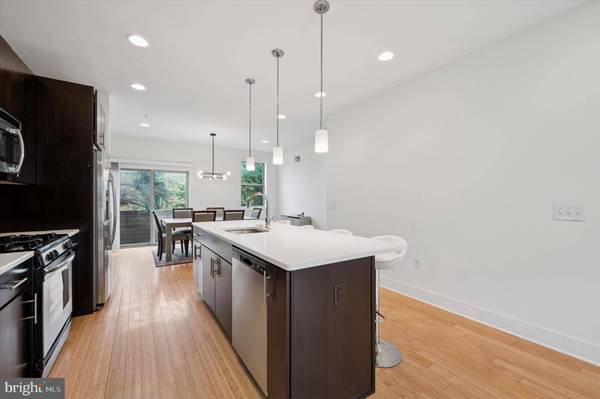 914 N FRONT ST, Philadelphia, PA 19123