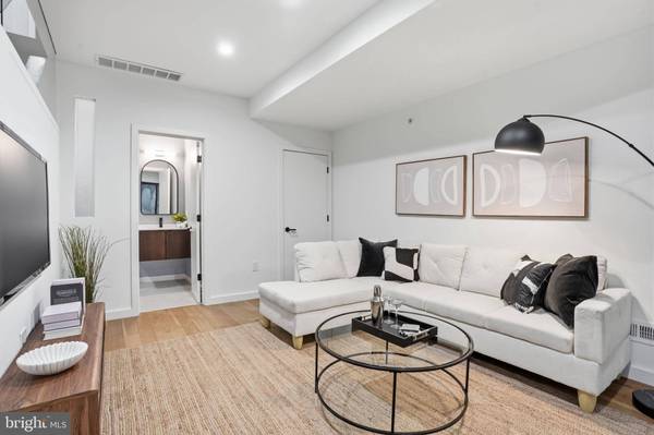 1230 LEOPARD ST, Philadelphia, PA 19125