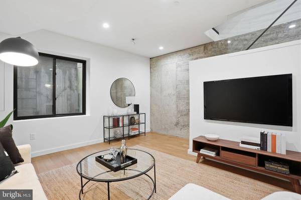 1230 LEOPARD ST, Philadelphia, PA 19125