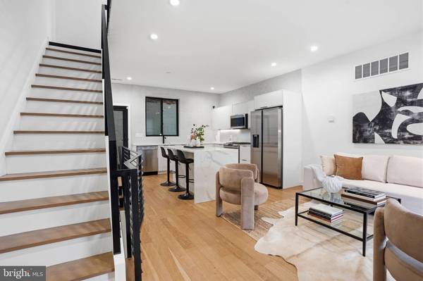 1230 LEOPARD ST, Philadelphia, PA 19125