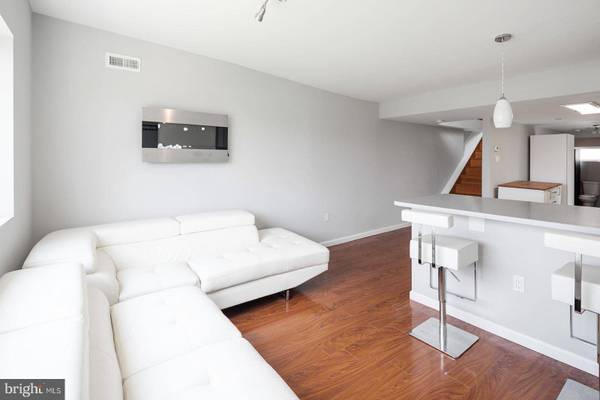 1945 NICHOLAS ST, Philadelphia, PA 19121