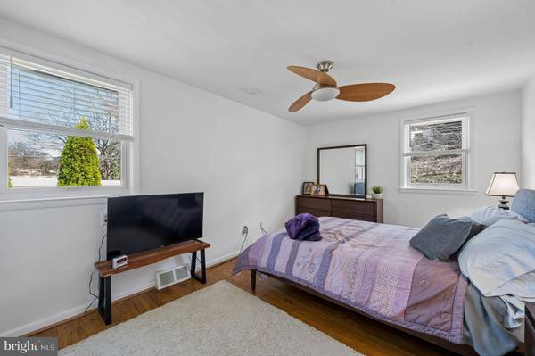 568 DOMINO LN, Philadelphia, PA 19128