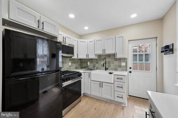 1584 E HEWSON ST, Philadelphia, PA 19125
