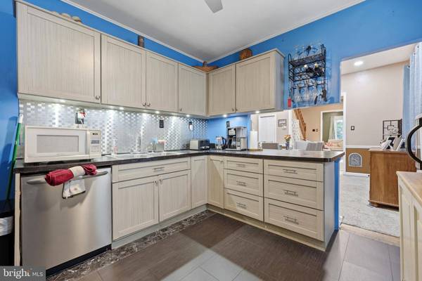 266 ROCHELLE AVE, Philadelphia, PA 19128