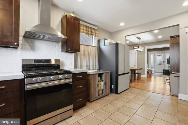 636 ROXBOROUGH AVE, Philadelphia, PA 19128