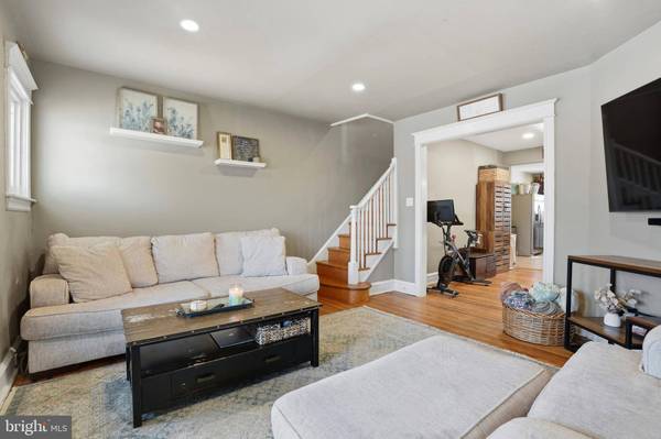636 ROXBOROUGH AVE, Philadelphia, PA 19128
