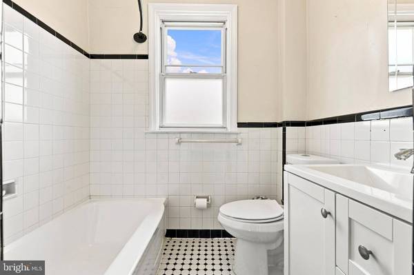 379 FAIRWAY TER, Philadelphia, PA 19128