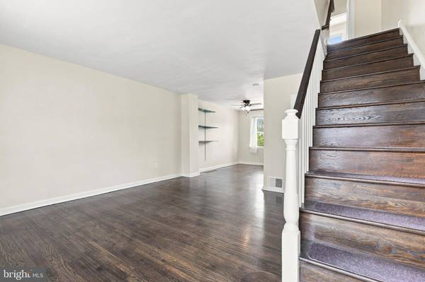 379 FAIRWAY TER, Philadelphia, PA 19128